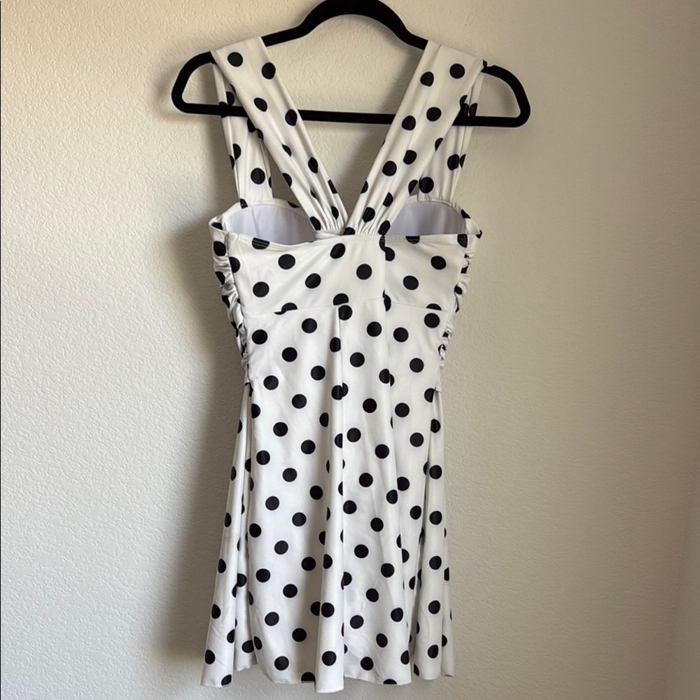 Black and White Asymmetrical Sweetheart One Piece - Picture 3 of 8